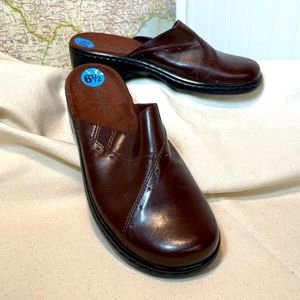 Clarks Women’s 70331 6.5 M Brown Leather Clogs, Slip-on Shoes
